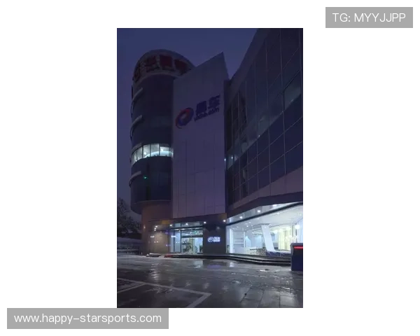 F1赛季新动态车队争夺激烈赛道技术创新引发关注 F1赛季新动态车队争夺激烈赛道技术创新引发关注